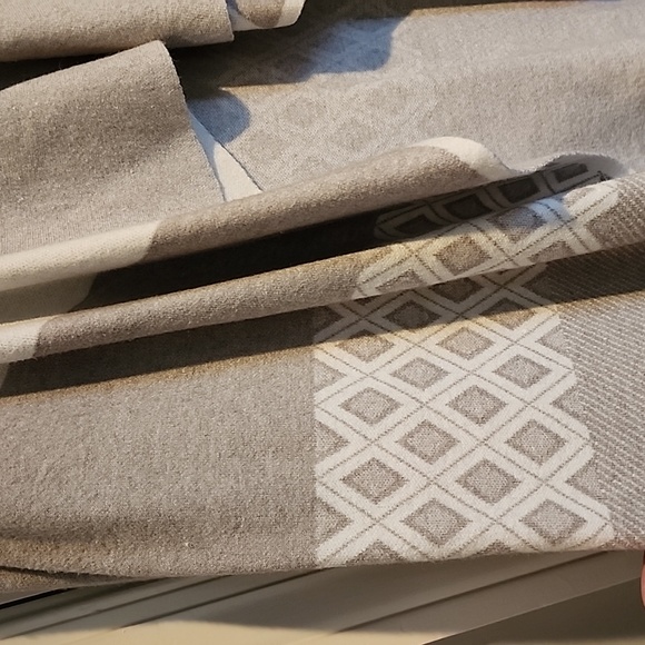 Evolution Cape - Picture 2 of 6